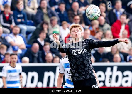 Zwolle, Paesi Bassi. 31 marzo 2024. ZWOLLE, PAESI BASSI - MARZO 31: Kristian Hlynsson dell'AFC Ajax dirige la palla durante l'incontro olandese Eredivisie tra PEC Zwolle e AFC Ajax al MAC³PARK stadion il 31 marzo 2024 a Zwolle, Paesi Bassi. (Foto di Peter Lous/Orange Pictures) credito: Orange Pics BV/Alamy Live News Foto Stock