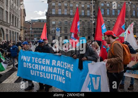 FNV alla marcia alla giornata internazionale contro il razzismo e la discriminazione del 21 marzo Comite ad Amsterdam Paesi Bassi 23-3-2024 Foto Stock