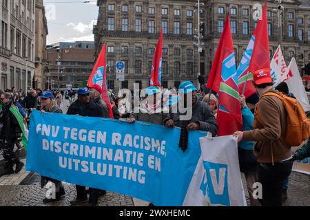 FNV alla marcia alla giornata internazionale contro il razzismo e la discriminazione del 21 marzo Comite ad Amsterdam Paesi Bassi 23-3-2024 Foto Stock