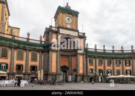 Piazza Dante, foro Carolino, Convitto Nazionale Vittorio Emanuele II, Napoli, Italia. Foto Stock
