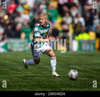 Stadio Almondvale, Livingston, Scozia. 31 marzo 2024; 31 marzo 2024; Almondvale Stadium, Livingston, Scozia: Scottish Premiership Football, Livingston contro Celtic; Daizen Maeda del Celtic sul pallone Foto Stock