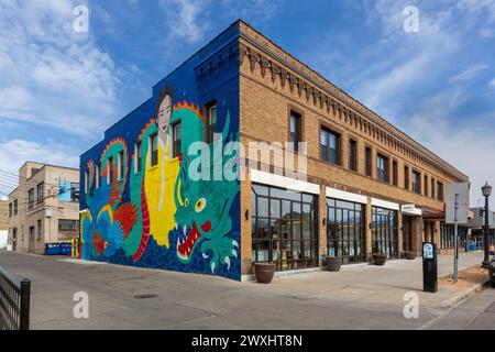 2023 il murale Guardians of the Flame di Julia Chon (Kimchi Juice) sul lato del ristorante Ann Kim's a Uptown, Minneapolis, Minnesota. "Guardiani di t Foto Stock