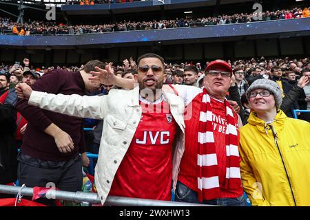 Tifosi dell'Arsena durante la partita di Premier League Manchester City vs Arsenal all'Etihad Stadium, Manchester, Regno Unito, 31 marzo 2024 (foto di Mark Cosgrove/News Images) Foto Stock