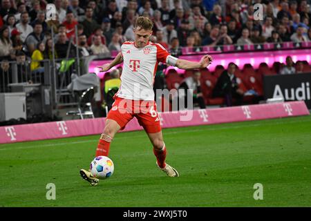 MONACO, Germania. , . 6 Joshua KIMMICH del Bayern in azione durante la partita di calcio della Bundesliga tra il Bayern Muenchen e il Borussia Dortmund, BVB, all'Allianz Arena di Monaco il 30. Marzo 2024, Germania. DFL, Fussball, 0:2 (foto e copyright @ Jerry ANDRE/ATP Images) (ANDRE Jerry/ATP/SPP) credito: SPP Sport Press Photo. /Alamy Live News Foto Stock