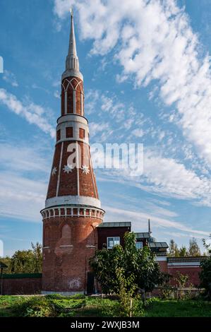 Russia. Città di Kolomna. Il monastero Epifania Staro-Golutvin. Torre pseudo-gotica interna, Foto Stock