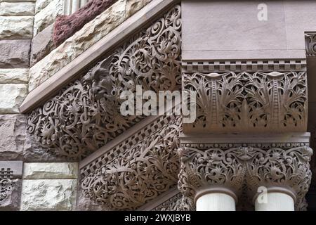 Elementi architettonici coloniali o dettagli nell'Old City Hall Building (1898), Toronto, Canada. Parte di una serie. Foto Stock