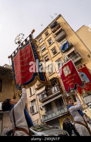 Napoli, Italia, 31 marzo 2024. Sfilate della domenica di Pasqua per le stradine di Napoli. Crediti: Haydn Denman/Alamy Live News Foto Stock