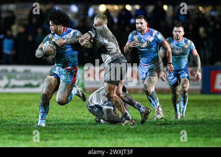 Featherstone, Inghilterra - 29 marzo 2024 Renouf Atoni di Wakefield Trinity affronta Danny Addy dei Featherstone Rovers. Campionato Betfred Rugby League, Featherstone Rovers vs Wakefield Trinity al Millenium Stadium, Featherstone, UK Dean Williams Foto Stock