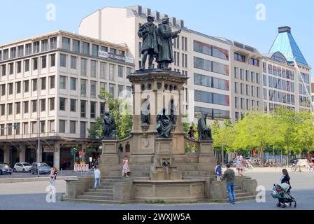 Johannes Gutenberg Monumento, inaugurato nel 1858, memoriale e fontana sul Rossmarkt, Francoforte, Germania Foto Stock