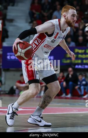 Niccolo Mannion #4 della pallacanestro Varese Openjobmetis visto in azione durante LBA Lega Basket Una partita di regular season 2023/24 tra pallacanestro Varese Openjobmetis e Germani Brescia all'Itelyum Arena. Punteggio finale; OJM Varese 92 : 95 Germani Brescia. Foto Stock