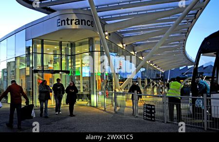 TOUR A PIEDI DEL GIORNO 30. THE HARD, PORSTMOUTH, THE HARD INTERCHANGE PIC MIKE WALKER 2024 Foto Stock