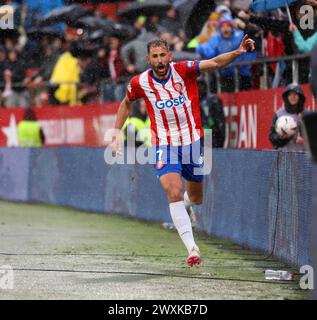 Girona, Spagna. 31 marzo 2024. CRISTHIAN STUANI di Girona FC festeggia dopo aver segnato il terzo gol della sua squadra durante la Liga spagnola contro il Real Betis a Montilivi. (Credit Image: © Xavi Urgeles/ZUMA Press Wire) SOLO PER USO EDITORIALE! Non per USO commerciale! Foto Stock