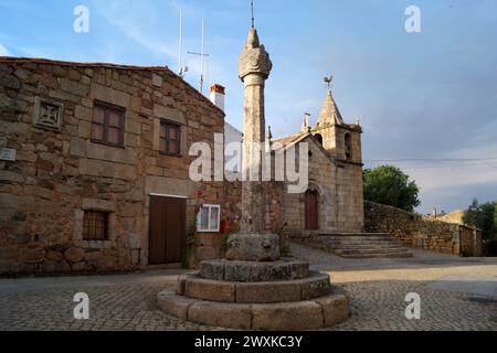 Gole di pietra del XVII secolo nella piazza acciottolata, Idanha-a-Velha, Portogallo Foto Stock