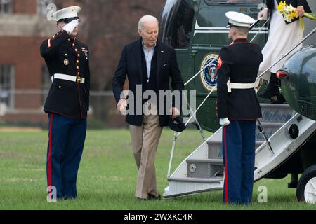 Washington, Stati Uniti. 31 marzo 2024. Il presidente degli Stati Uniti Joe Biden torna a Washington, DC via Fort Lesley J. McNair, a Washington, DC, dopo aver trascorso il weekend di Pasqua a Camp David, domenica 31 marzo 2024. Foto di Chris Kleponis/UPI credito: UPI/Alamy Live News Foto Stock