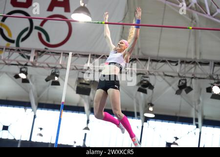 Sandi Morris (USA) festeggia dopo aver vinto la volta ad asta femminile durante i 114 Millrose Games all'Armory, sabato 29 gennaio 2022, a New York. Foto Stock