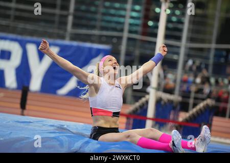 Sandi Morris (USA) festeggia dopo aver vinto la volta ad asta femminile durante i 114 Millrose Games all'Armory, sabato 29 gennaio 2022, a New York. Foto Stock