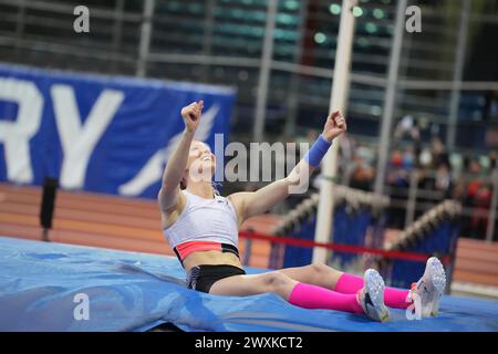 Sandi Morris (USA) festeggia dopo aver vinto la volta ad asta femminile durante i 114 Millrose Games all'Armory, sabato 29 gennaio 2022, a New York. Foto Stock