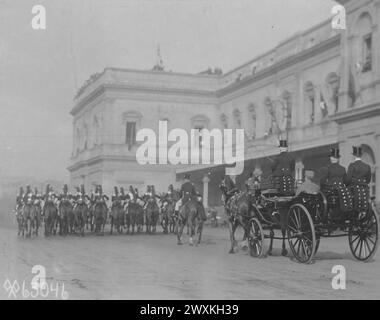 RE D'ITALIA E IL PRESIDENTE Wilson lasciano la stazione all'arrivo di quest'ultimo a Roma. Roma, Italia ca. Gennaio 1919 Foto Stock