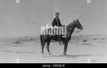 Crow Trooper of Troop 'L,' 1st Cavalry, Fort Custer, Montana CA. 1892 Foto Stock