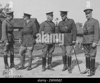 Cinque generali di combattimento: (Da L a R) il maggiore generale W.W. Hartz, il generale H.K. Bothell, il maggiore generale M. Lewis, il generale A.D. McRae e il maggiore generale George W. Read CA. 1918 Foto Stock