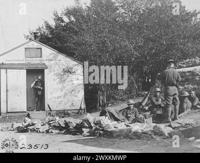 Un ospedale portatile tedesco che mostra un dugout di cemento sulla destra vicino a Vieville France CA. 1918 Foto Stock