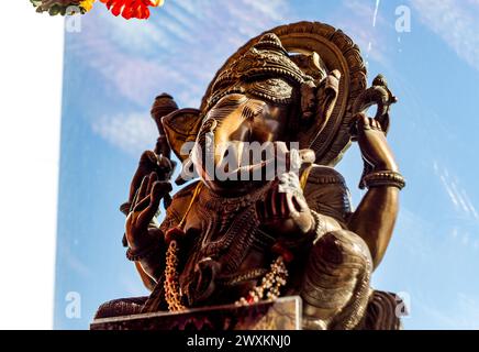 Etnomir, Russia - marzo 2019: Scultura del dio indù Ganesha (noto anche come Ganapati, Vinayaka, Pillaiyar, Binayak), dio della saggezza e del benessere Foto Stock