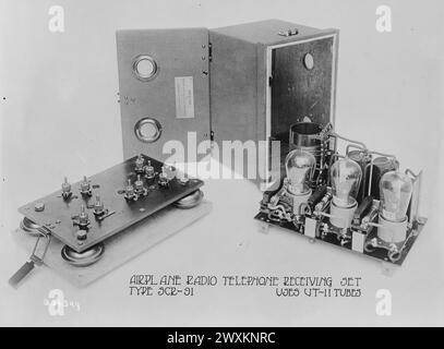 Primo piano di un telefono radio aereo che riceve un set CA. 1919 Foto Stock