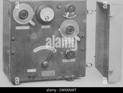 Set telefonico radio per aeroplani General Electric CA. 1919 Foto Stock