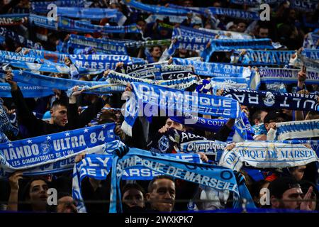 Marsiglia, Francia. 31 marzo 2024. I tifosi dell'Olympique Marseille si vedono durante la partita di calcio di Lega 1 francese tra l'Olympique Marseille e il Paris-Saint Germain (PSG) a Marsiglia, in Francia, il 31 marzo 2024. Crediti: Clement Mahoudeau/Xinhua/Alamy Live News Foto Stock