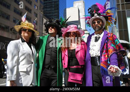 New York, Stati Uniti. 31 marzo 2024. Le persone prendono parte alla Easter Parade and Bonnet Festival a New York, negli Stati Uniti, il 31 marzo 2024. Crediti: Li Rui/Xinhua/Alamy Live News Foto Stock