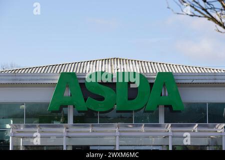 Insegna Asda sopra l'ingresso del negozio a Radcliffe Greater manchester, regno unito Foto Stock