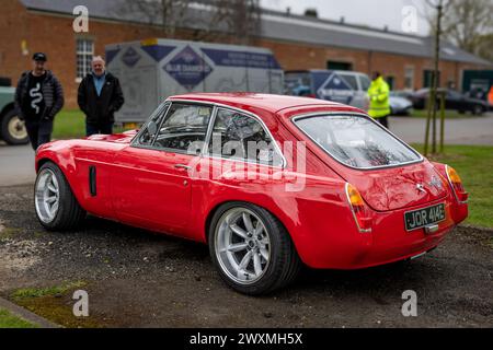 1967 MGB GT, in mostra all'assemblea Motorsport tenutasi presso il Bicester Heritage Centre il 31 marzo 2024. Foto Stock