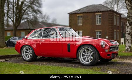 1967 MGB GT, in mostra all'assemblea Motorsport tenutasi presso il Bicester Heritage Centre il 31 marzo 2024. Foto Stock