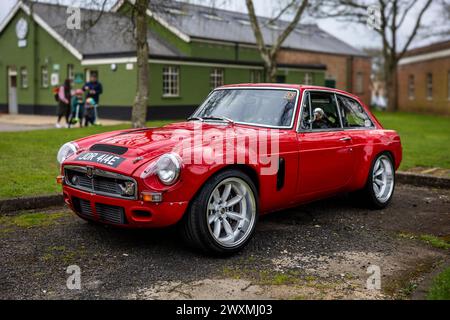 1967 MGB GT, in mostra all'assemblea Motorsport tenutasi presso il Bicester Heritage Centre il 31 marzo 2024. Foto Stock