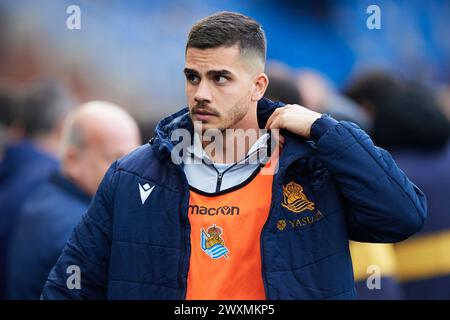 Andre Silva del Real Sociedad guarda durante la partita LaLiga EA Sports tra il Deportivo Alaves e il Real Sociedad allo stadio Mendizorrotza il 3 marzo Foto Stock