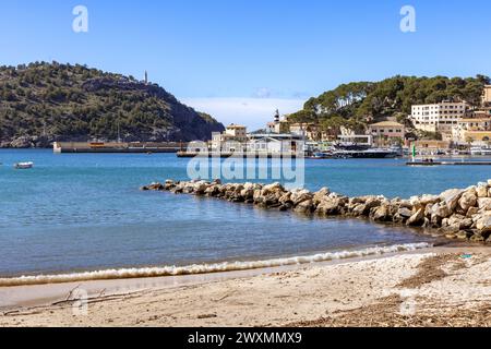 Spiaggia di Port de Soller e porto di Maiorca, Spagna Foto Stock