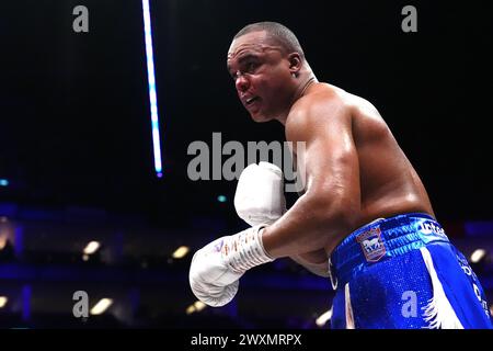 Fabio Wardley in azione contro Frazer Clarke (non nella foto) durante il loro incontro pesante all'O2 di Londra. Data foto: Domenica 31 marzo 2024. Guarda la storia di PA BOXING London. Il credito fotografico dovrebbe essere: John Walton/PA Wire. RESTRIZIONI: Utilizzo soggetto a restrizioni. Solo per uso editoriale, nessun uso commerciale senza il previo consenso del titolare dei diritti. Foto Stock