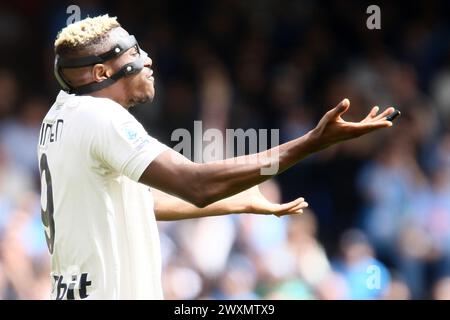 Victor Osimhen della SSC Napoli gesti durante la partita di serie A tra SSC Napoli e Atalanta BC allo Stadio Maradona il 30 marzo 2024 a Napoli. Foto Stock