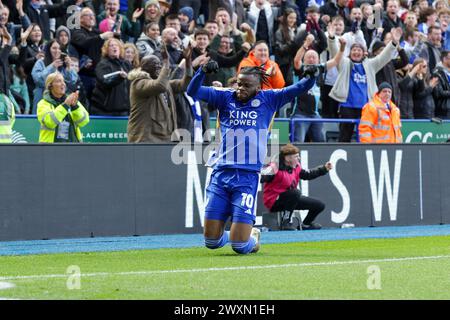 Leicester lunedì 1 aprile 2024. Stephy Mavididi festeggia dopo aver segnato per il Leicester City, per prendere il comando facendolo 2 - 1 contro il Norwich City, durante la seconda metà della partita del Campionato Sky Bet tra Leicester City e Norwich City al King Power Stadium di Leicester lunedì 1 aprile 2024. (Foto: John Cripps | mi News) crediti: MI News & Sport /Alamy Live News Foto Stock