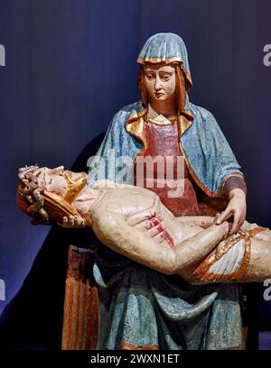 particolare da "Cristo in Pietà sorretto dalla Vergine tra S. Giovanni,Maria Maddalena e due Marie" - legno policromo - scultore veneto della seconda Foto Stock