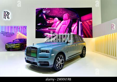 Tailandia-27 marzo 2024: Rolls-Royce Cullinan è un V-12 biturbo con un cambio automatico a otto rapporti di potenza fino a 592 CV. Al 45 Foto Stock