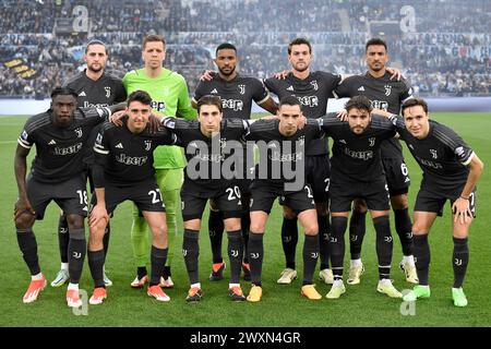 I giocatori della Juventus posano per una foto della squadra durante la partita di calcio di serie A tra SS Lazio e Juventus FC allo stadio Olimpico di Roma (Italia), 30 marzo 2024. Foto Stock