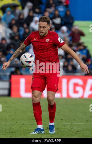 Madrid, Spagna. 30 marzo 2024. GETAFE, SPAGNA - MARZO 30: L'Ocampos del Sevilla FC guarda durante la partita LaLiga EA Sports tra il Getafe CF e il Sevilla FC al Coliseum Alfonso Perez il 30 marzo 2024 a Getafe, Spagna. (Foto di Pablo Moreno/Pacific Press/Sipa USA) credito: SIPA USA/Alamy Live News Foto Stock