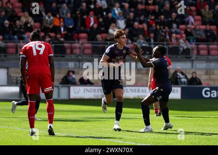 Hector Kyprianou (centro) del Peterborough United celebra il gol di apertura della partita durante la partita Sky Bet League One al Gaughan Group Stadium di Londra. Data foto: Lunedì 1 aprile 2024. Foto Stock