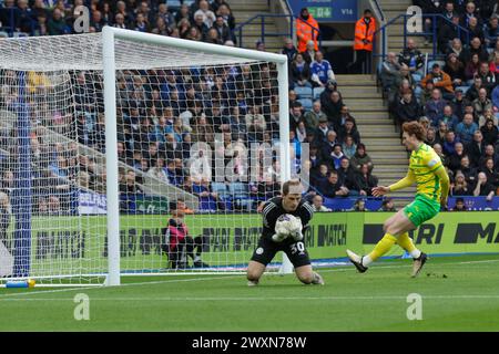 Leicester lunedì 1 aprile 2024. Il portiere del Leicester City Mads Hermansen durante la prima metà della partita del Campionato Sky Bet tra Leicester City e Norwich City al King Power Stadium di Leicester lunedì 1 aprile 2024. (Foto: John Cripps | mi News) crediti: MI News & Sport /Alamy Live News Foto Stock