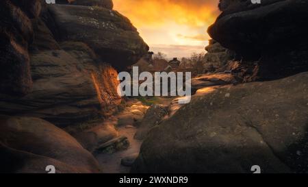 Tramonto da Brimham Rocks con vista sulla valle di Nidderdale Foto Stock