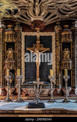 Il crocifisso nella Chantry Chapel all'interno della chiesa di St Mary e St Blaise a Boxgrove, Chichester, West Sussex, Inghilterra Foto Stock