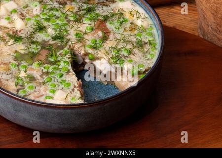 Il vitello Jellied è un piatto di salumi a base di vitello, maiale, brodo, cipolla e spezie come le spezie, le foglie di alloro e il pepe. Foto Stock