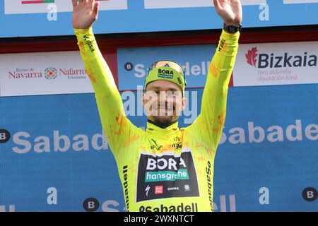 Primoz Roglic Slovenia, Bora Hansgrohe specializzata, vince la tappa e conquista il comando di gara Foto Stock