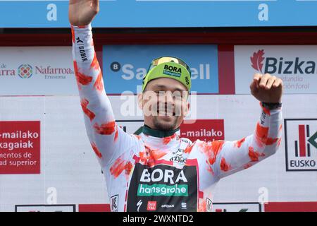 Primoz Roglic Slovenia, Bora Hansgrohe specializzata, vince la tappa e conquista il comando di gara Foto Stock